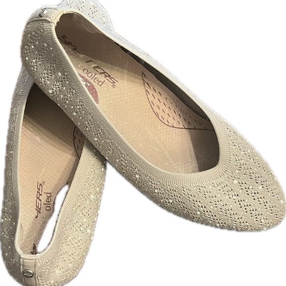 Size 9 Ladies Ballet Flats Nude Sparlky Strecthy Comfortable Sketchers - Picture 1 of 6